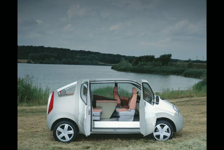  Renault Trafic Deck Up Concept 2004 года  (фото 54 из 56)